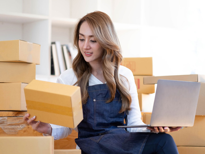Starting a small business, SME owner, female entrepreneurs are using the rope to tie boxes to pack products Order online to prepare to pack a box of goods for sale to customers, sme business idea