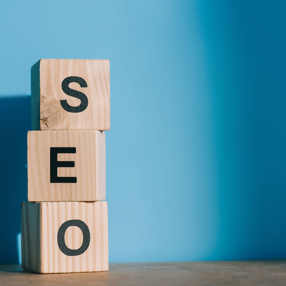 alphabet cubes with SEO word on blue background